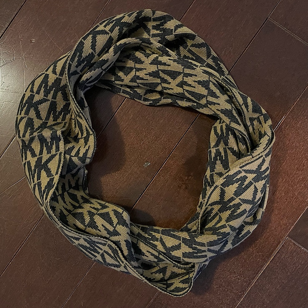 Michael Kors Infinity Scarf
